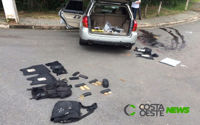 Tentativa de roubo a bancos termina com 11 mortos após tiroteio 