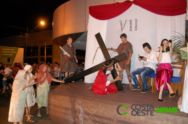 Via Sacra encenada mobiliza comunidade católica de Medianeira