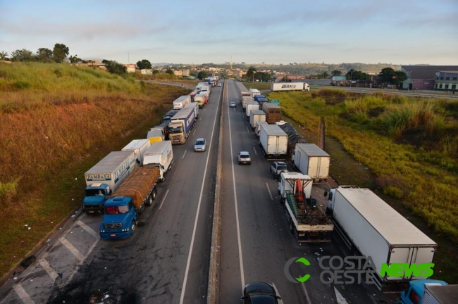 SEM GREVE: Após quase 4 horas de reunião com ministro, caminhoneiros recuam