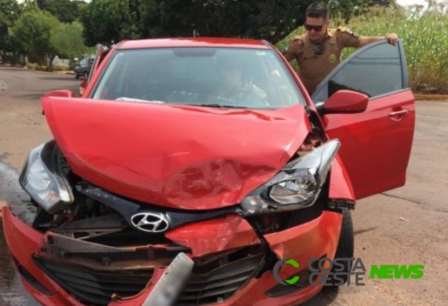Casal de namorados batem carro um contra o outro