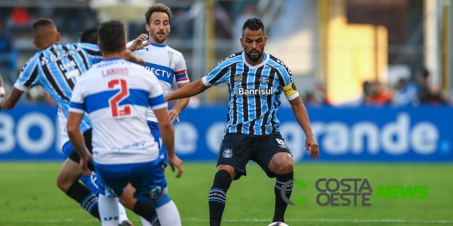 Irreconhecível, Grêmio perde para a Universidad e se complica na Libertadores 