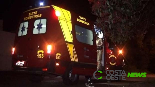 Com motosserra, homem ataca familiares em residência