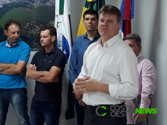 Prefeito de Medianeira assina e entrega ordens de serviço