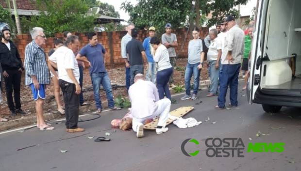 Caminhão enrosca em fiação elétrica e provoca morte de idosa