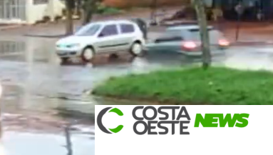 Forte colisão entre carros em Cascavel é flagrada por câmeras