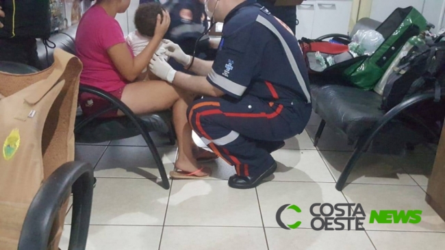 Com filho desacordado, mãe pede socorro na unidade de saúde