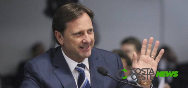 Ministro do STF proíbe viagem de senador condenado ao Caribe