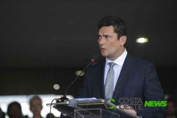 Hacker invade celular de Moro, usa aplicativos e troca mensagens por seis horas