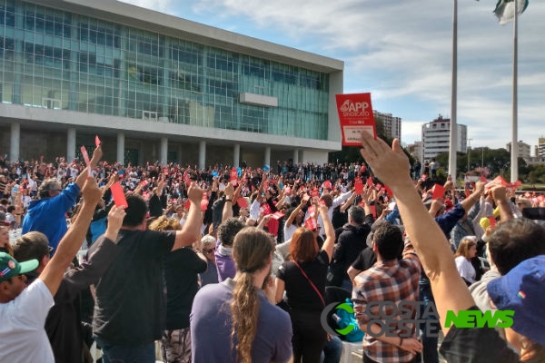  Servidores da Educação suspendem greve, mas demais categorias continuam no movimento