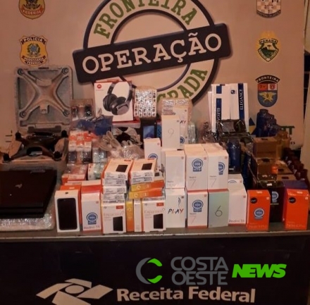 ??nibus de linha é retido com mercadorias em fundo falso