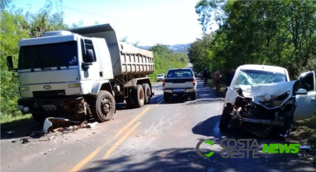 Acidente envolve três carros na PR 495 entre Missal e Medianeira