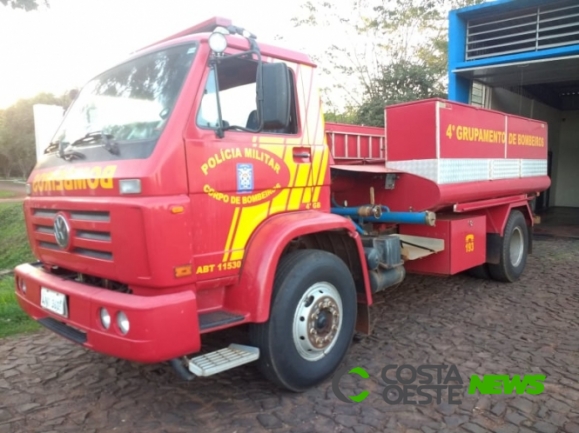 Bombeiros combatem dois incêndios em Guaíra