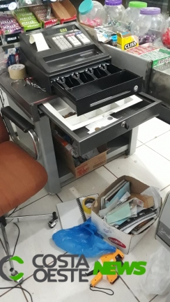 Bandidos armados assaltam loja de conveniência em Itaipulândia