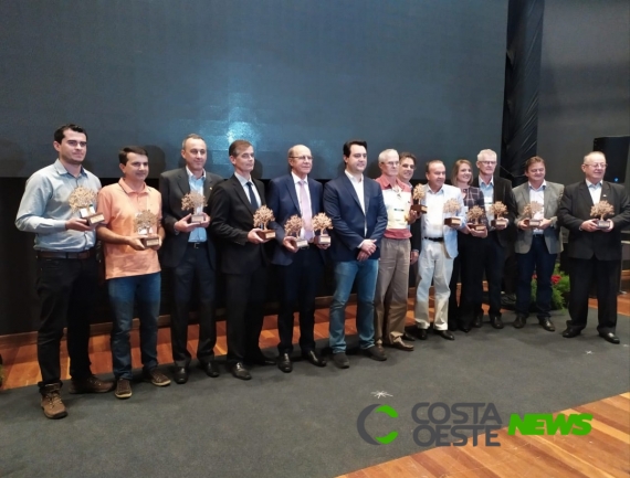 Abertura da AveSui EuroTier 2019 é celebrada com premiação do IV Quem é Quem 