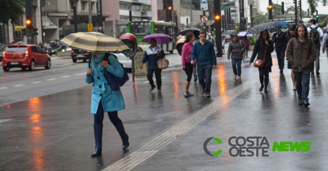 Forte frente fria avança pelo estado e causa mudança radical nas temperaturas