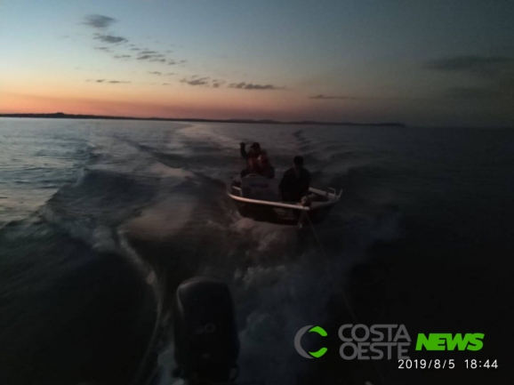 Pescadores à deriva são resgatados no Lago de Itaipu em Santa Helena