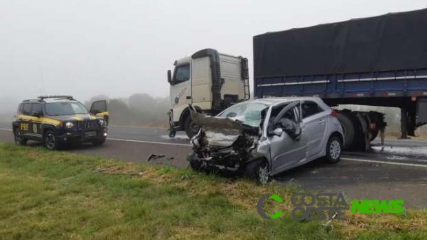 Motorista morre em colisão frontal entre carro e caminhão nesta manhã (16)