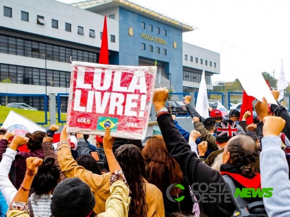 Lula na PF gera rodízio de agentes e ???plantão de agrados???