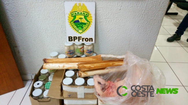 Condutor é preso com frascos de palmito nativo e paca morta