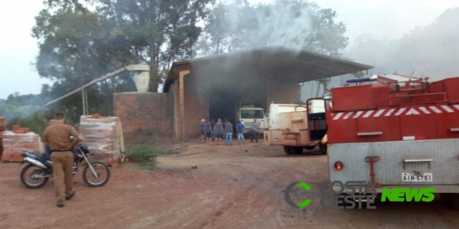 Fábrica de cerâmica é atingida por incêndio em Itaipulândia