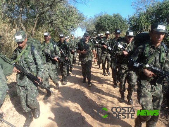 Mais de 100 militares do Exército desembarcam em Guaíra