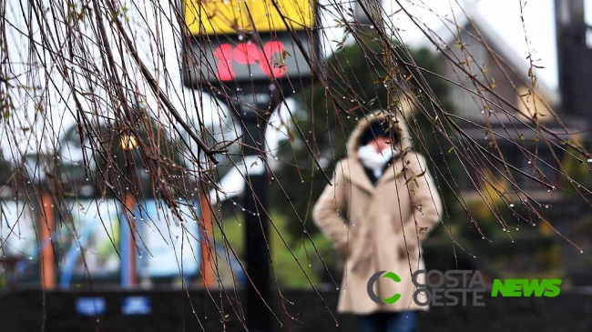 Internautas registram chuva congelada no final da tarde desta sexta-feira (02)