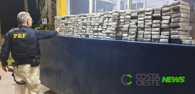 R$ 2,25 milhões em cigarros e mais de meia tonelada de maconha são apreendidos pela PRF