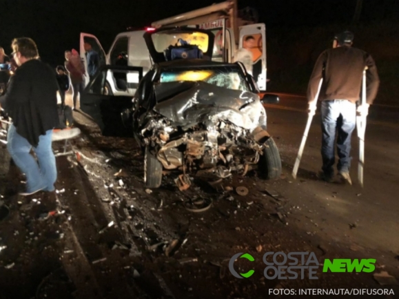 Homem morre em grave acidente envolvendo dois veículos