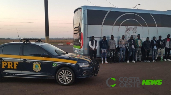 PRF intercepta ônibus com imigrantes senegaleses em situação ilegal na BR-277