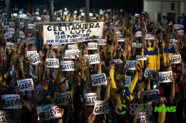Funcionários dos Correios entram em greve