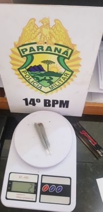 Rapazes são detidos pela PM com drogas