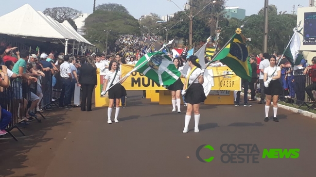 Desfile de 07 de setembro reúne centenas de pessoas em Medianeira