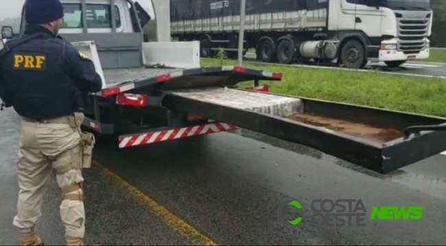 Caminhão com 300 mil dólares e 326 kg de cocaína é apreendido pela PRF; vídeo