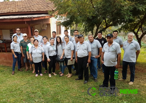 Comitiva paraguaia visita região para conhecer atuação do cooperativismo na Agricultura Familiar