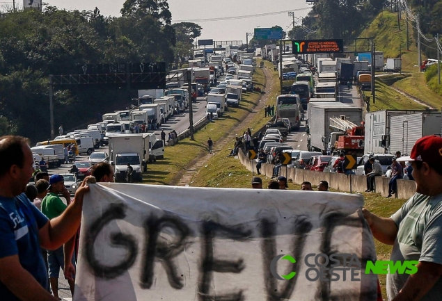 Caminhoneiros do Paraná prometem parar a partir desta segunda-feira (02)