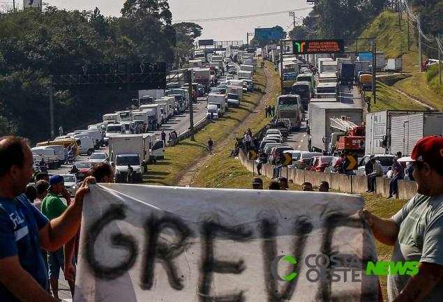 Caminhoneiros do Paraná prometem parar a partir desta segunda-feira (02)