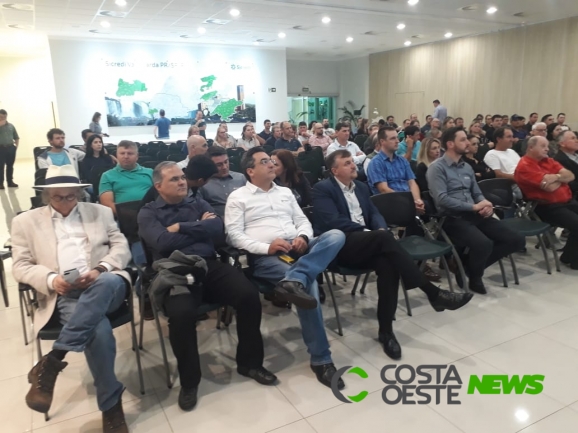 Parceria Aprosoja e Sicredi trouxe palestra com Luiz Carlos Tejon