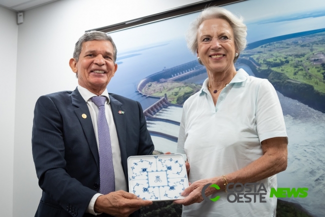 Princesa Benedikte, da Dinamarca, visita a usina de Itaipu