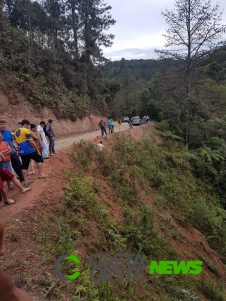 Cinco pessoas morrem e mais de 20 ficam feridas após veículo cair em ribanceira no Paraná