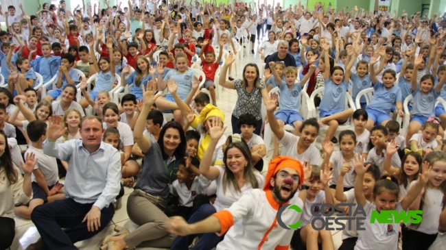 Teatro Poupedi mostra a importância da sustentabilidade, poupança e cooperação