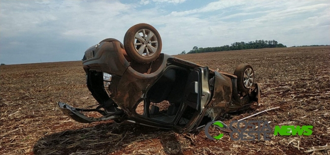 Capotamento é registrado na estrada de Aurora do Iguaçu na tarde desta segunda-feira (14)