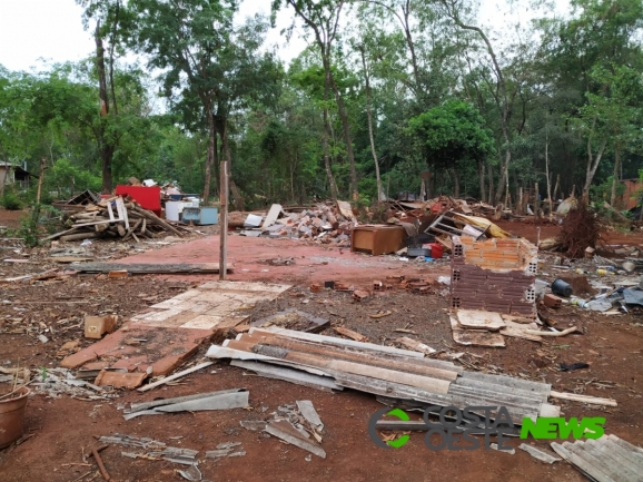 Equipes da Itaipu iniciam processo de limpeza da ???Curva do Ogregon???; prazo para famílias se retirarem encerra em treze dias