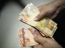 Polícia descobre que mulher mentiu sobre suposto sequestro de filho e roubo de R$ 9 mil