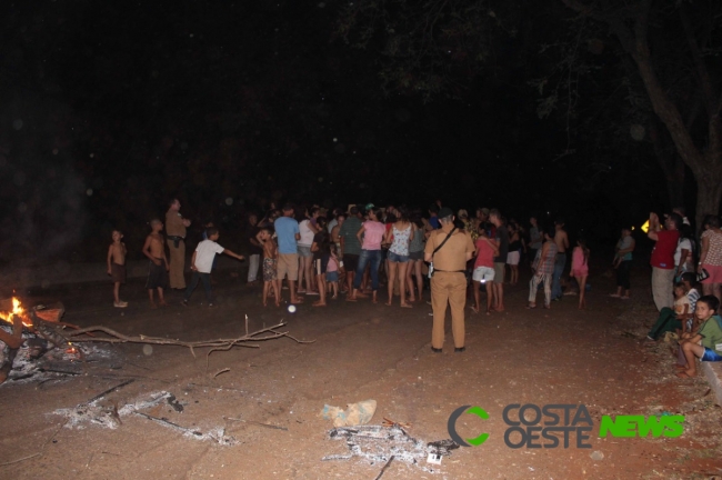 Moradores fazem manifestação após notificação de desocupação de terra em Santa Helena