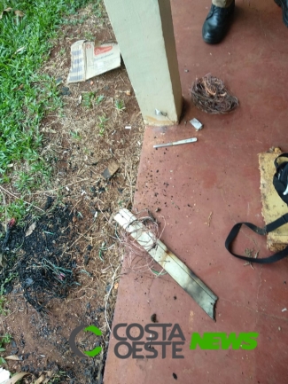 Polícia Militar prende homem furtando fios elétricos de escola