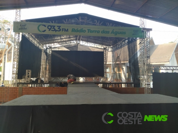 Estrutura está toda preparada para o 4º aniversário Costa Oeste FM