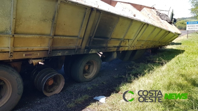 Pneu de carreta estoura e pega fogo na BR-227, em São Miguel do Iguaçu