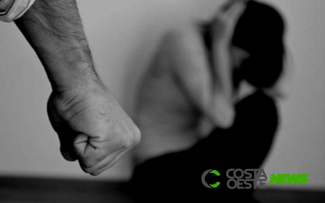 Adolescente é agredida pelo padrasto após fugir de casa