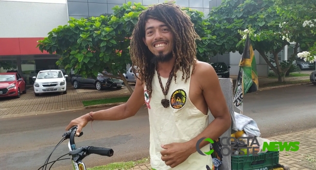 Uma vida de aventura sustentada pela arte; Chico Pedalarte tem o sonho de ir para Jamaica