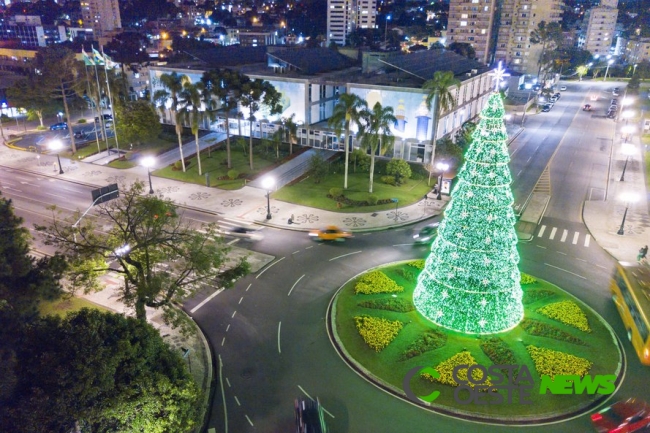 Instalação e manuseio de decorações natalinas exigem cuidados para evitar acidentes